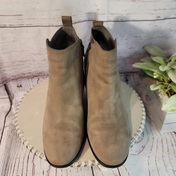 Cole Haan Chesney "Greystone Leather" Taupe Leather Ankle Bootie Size 8.5B - Picture 6 of 13